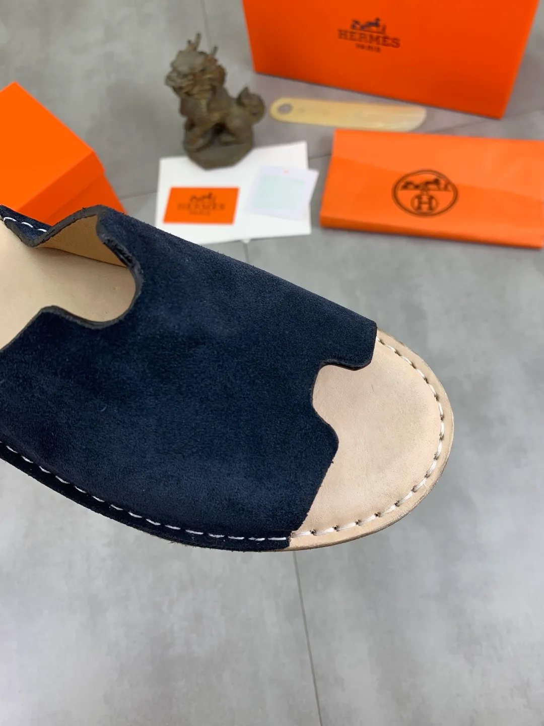 Men's men's shoes 💰P360 new model (genuine leather outsole series) new colors are coming simultaneously on the official website [HERMES] Hermès series: original development, original anatomy display, exclusive outsole [Material] Sole: original genuine leather sole with cow essence film 🌸. Fabric Original calfskin Lining: Imported cowhide, delicate and soft Code number: 38-44